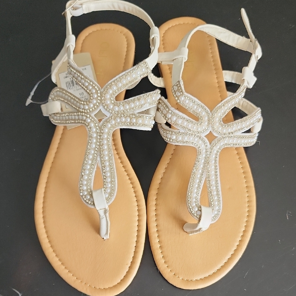 Elegant White Sandals with Rhinestone Detailing